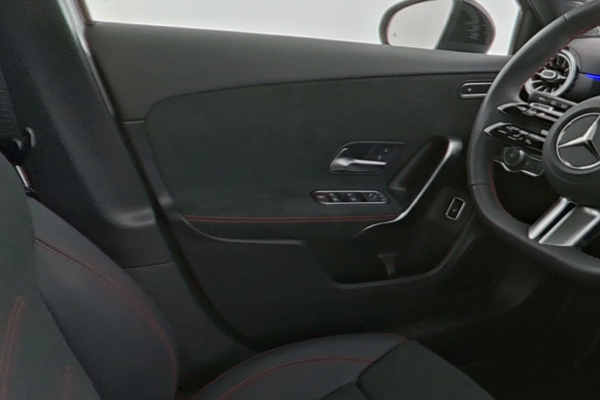 Mercedes-Benz A-Klasse 250 e AMG Line + PANO DAK + NIGHTPAKKET + CARPLAY +