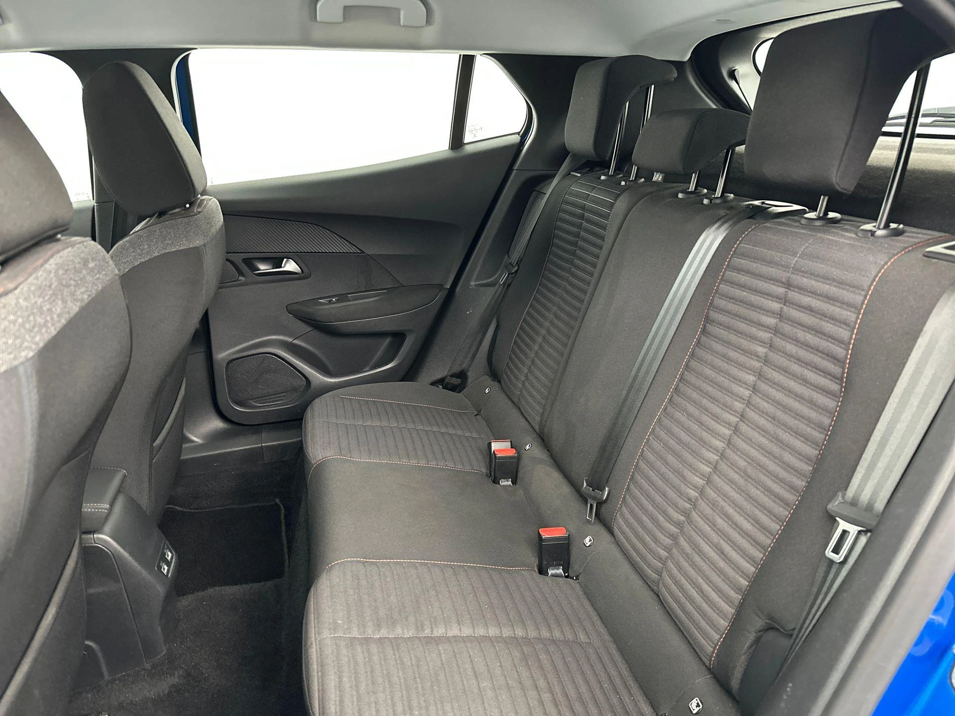 Peugeot-e-2008-image-14