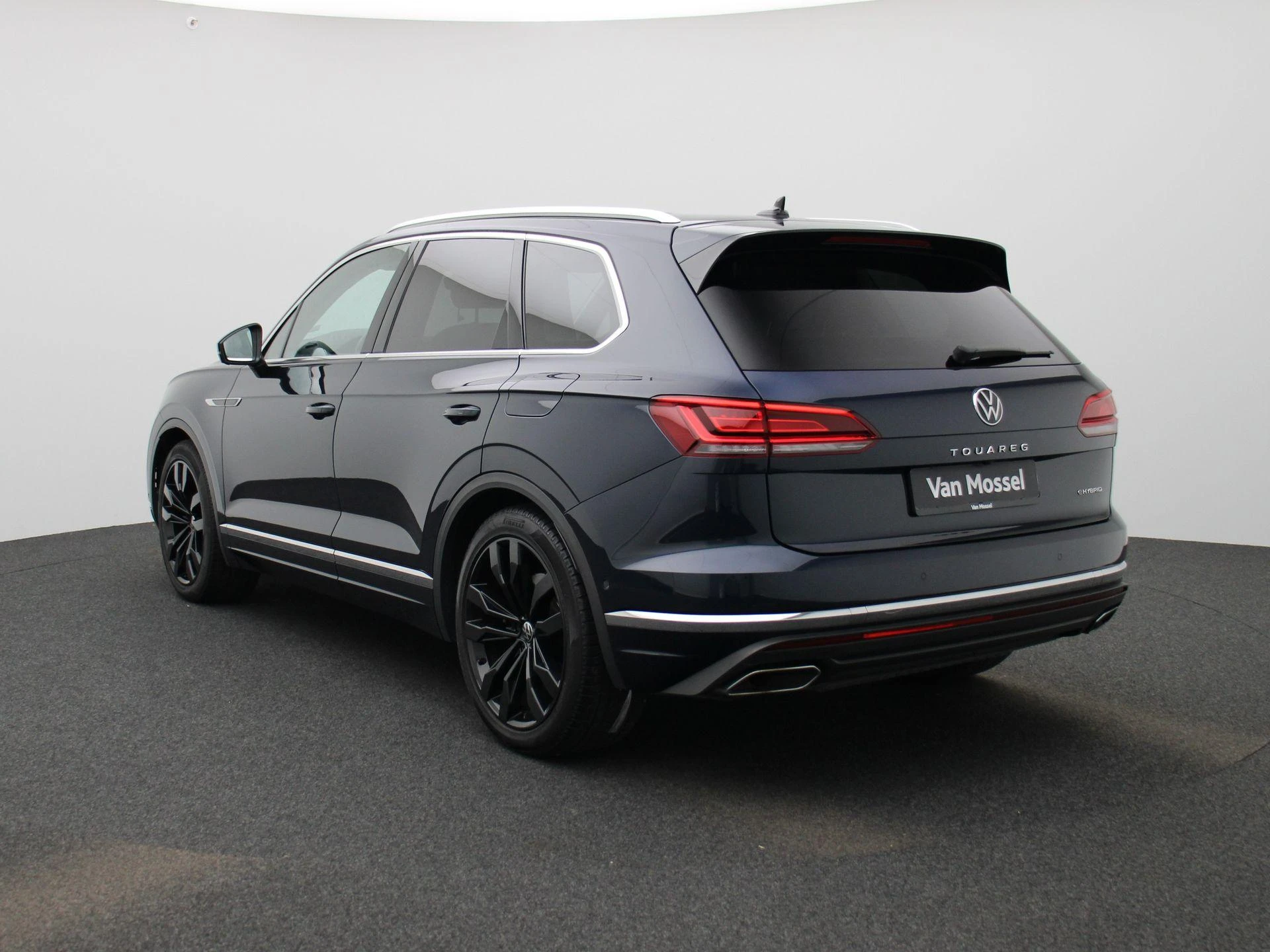 Volkswagen-Touareg-image-1