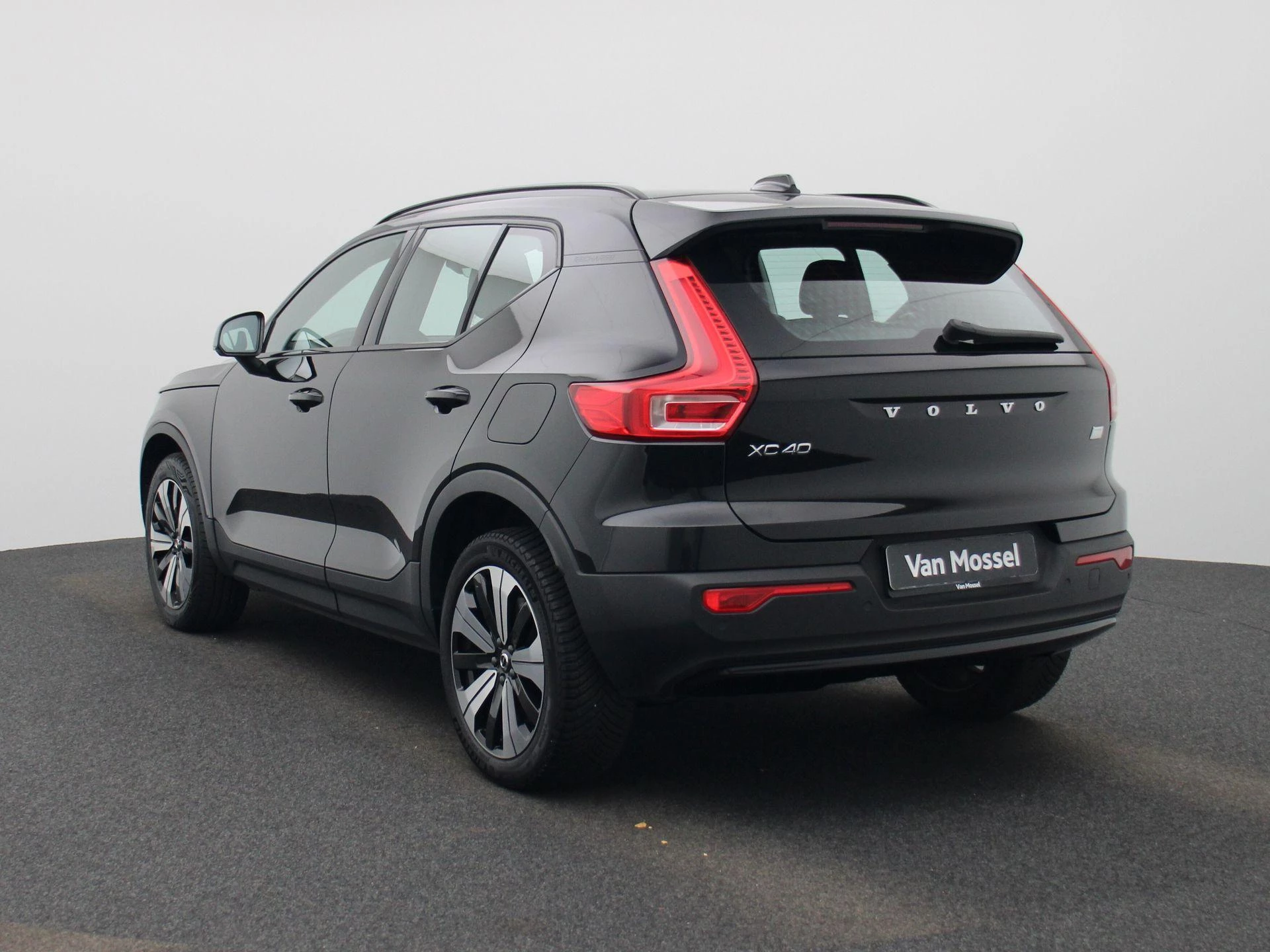 Volvo-XC40-image-1