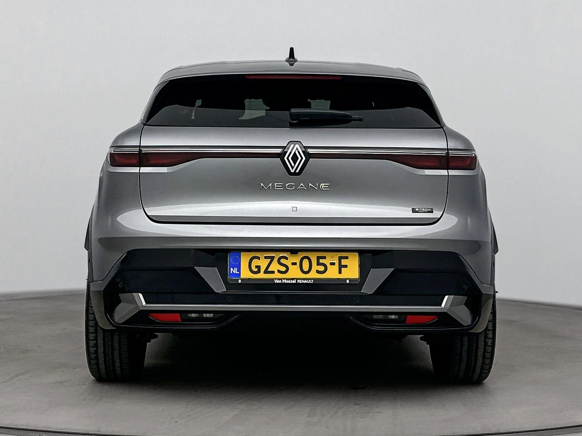 Renault-Megane E-Tech-image-2