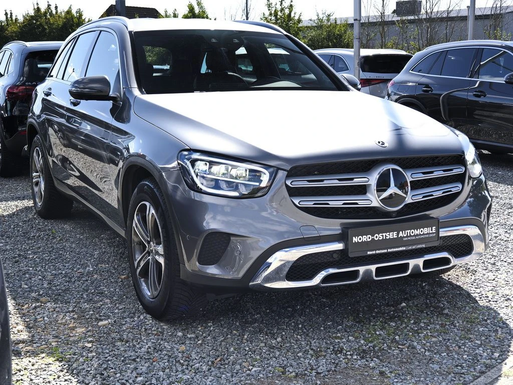 Mercedes-Benz-GLC 220 d-image-4
