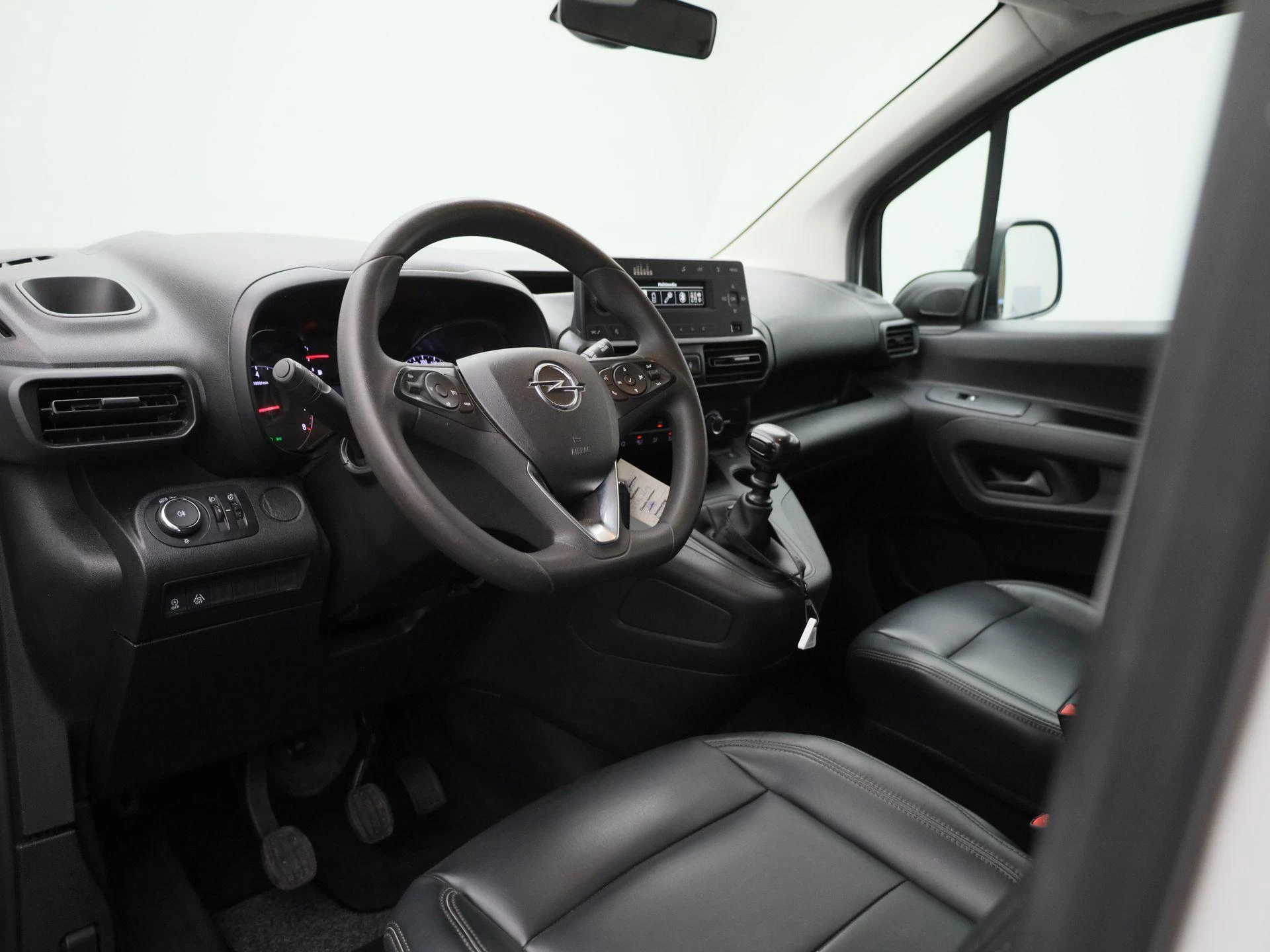 Opel-Combo Life-image-25