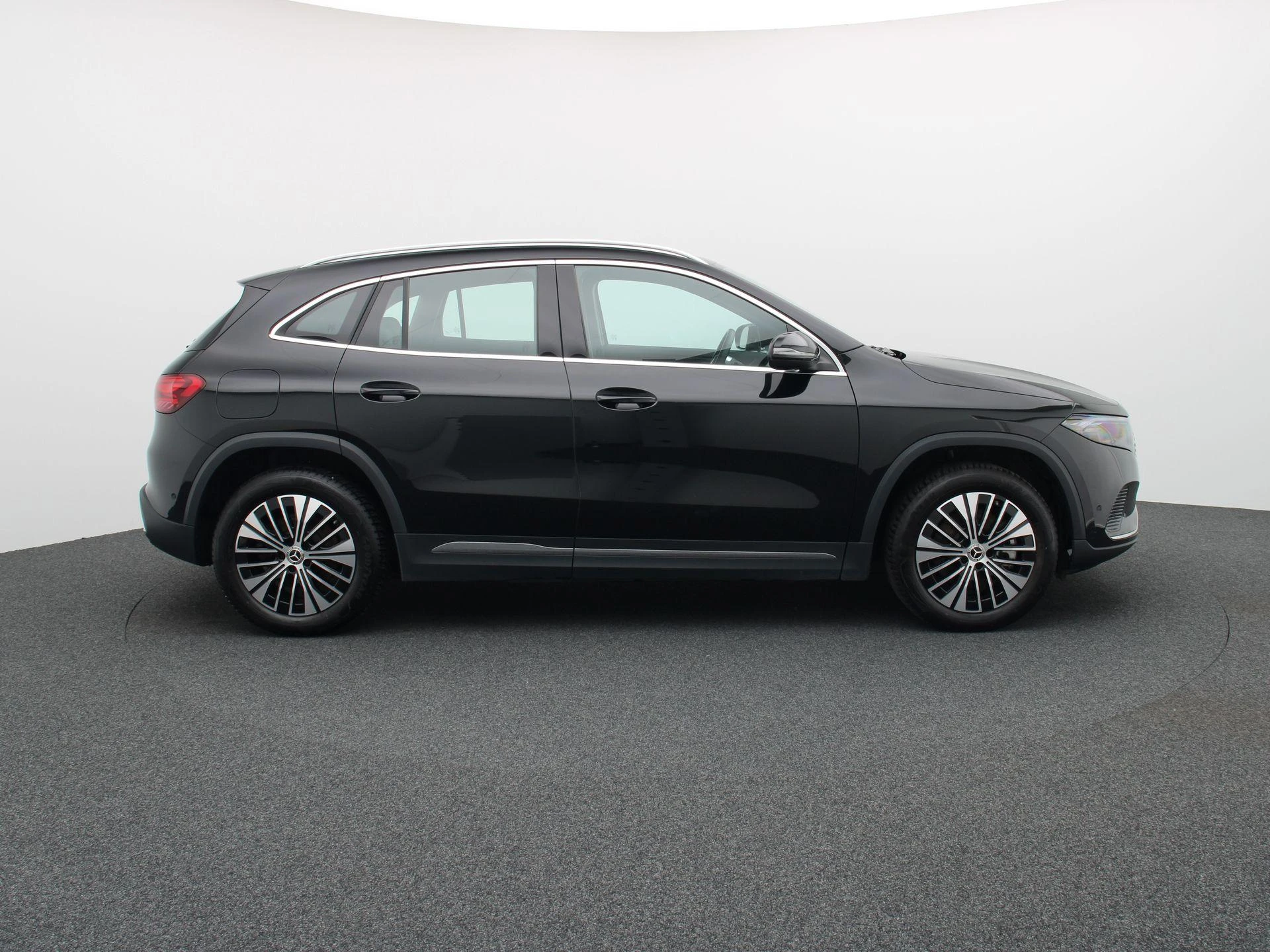 Mercedes-Benz-EQA-image-5