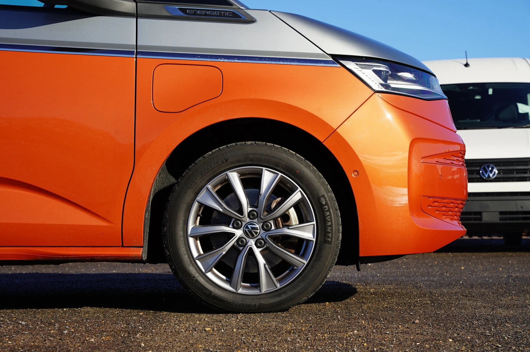 Volkswagen-Multivan-image-33
