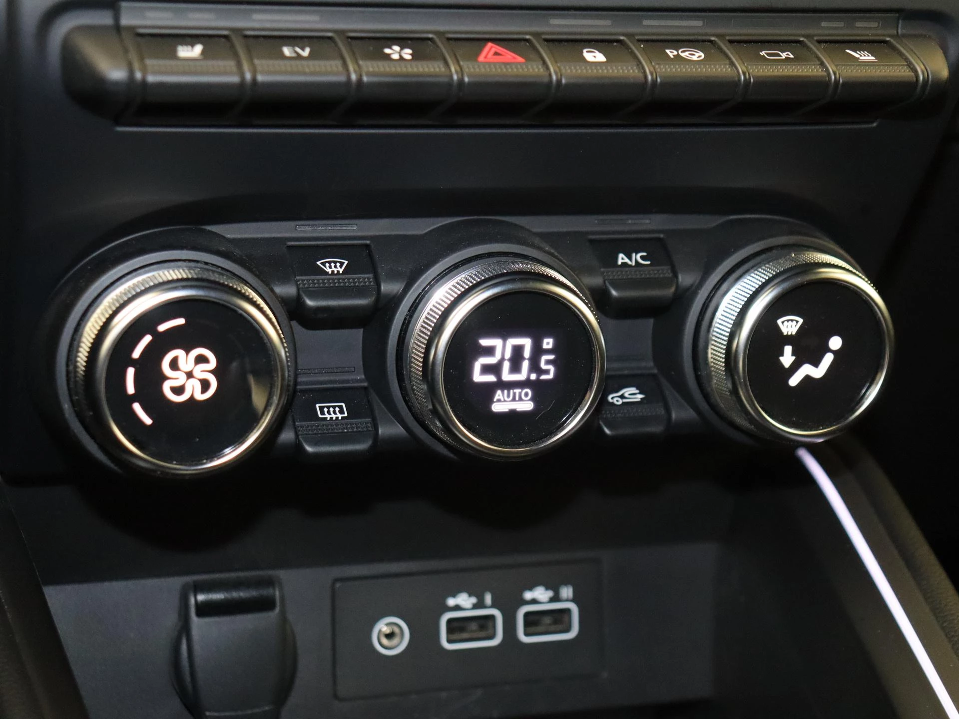 Renault-Clio-image-18