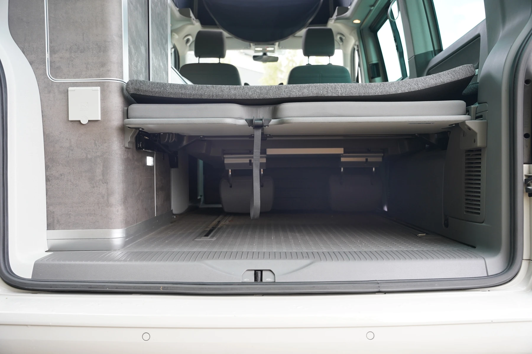 Volkswagen-California-image-14