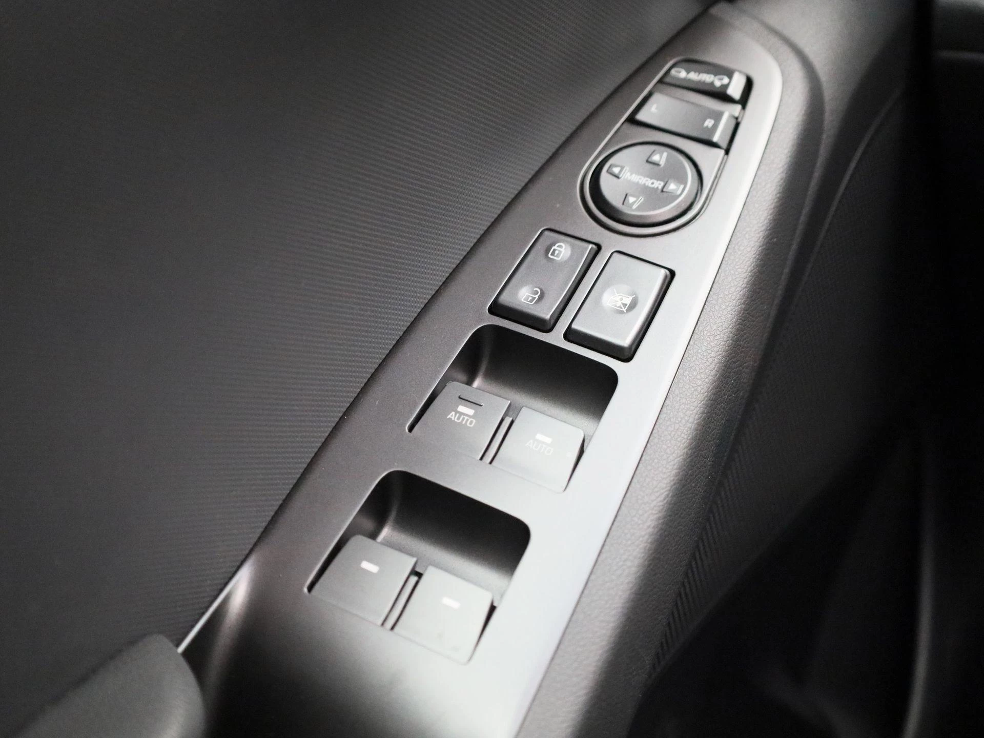 Hyundai-IONIQ-image-28