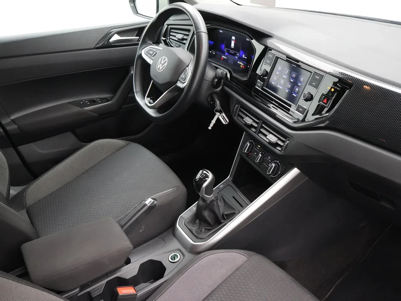Volkswagen-Polo-image-2