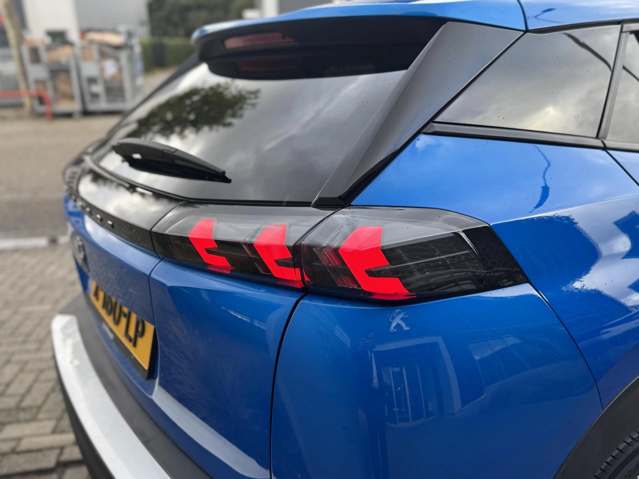 Peugeot-e-2008-image-16