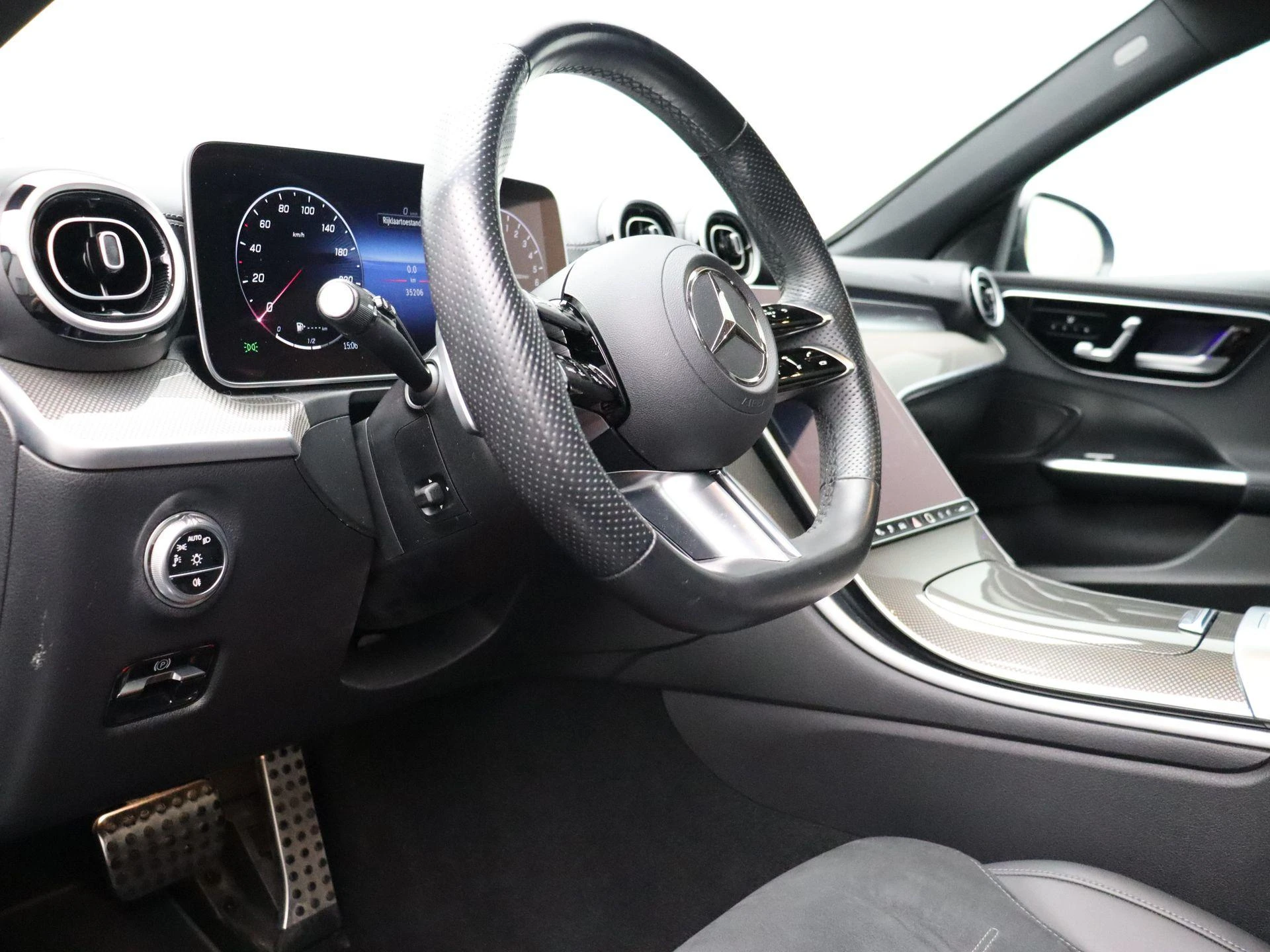 Mercedes-Benz-C-Klasse-image-12