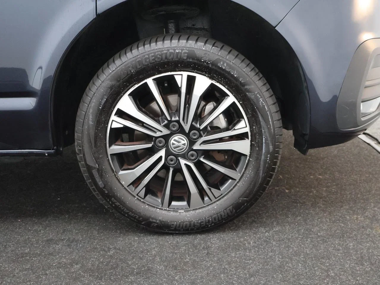Volkswagen-Transporter-image-3