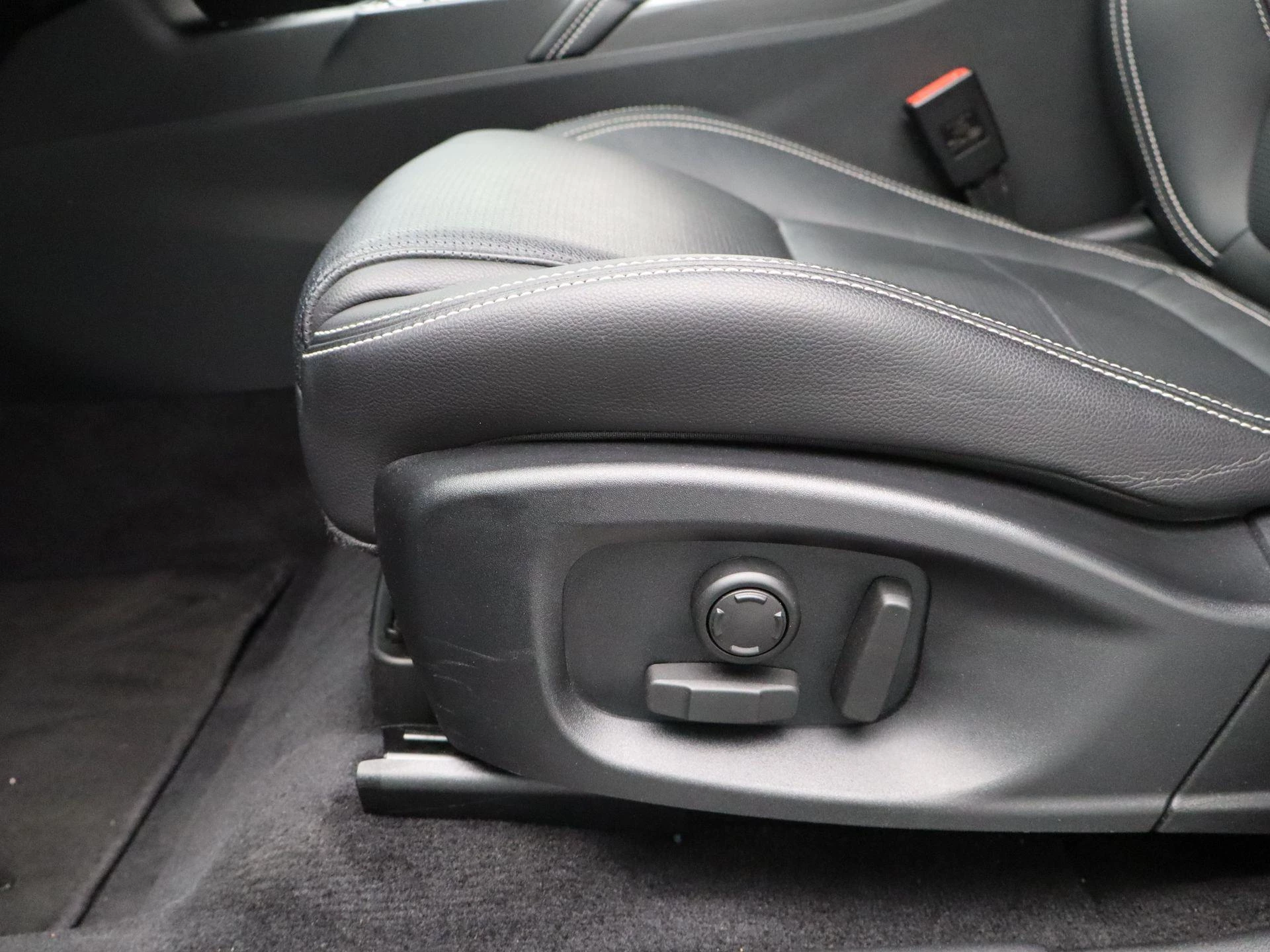 Jaguar-E-PACE-image-28