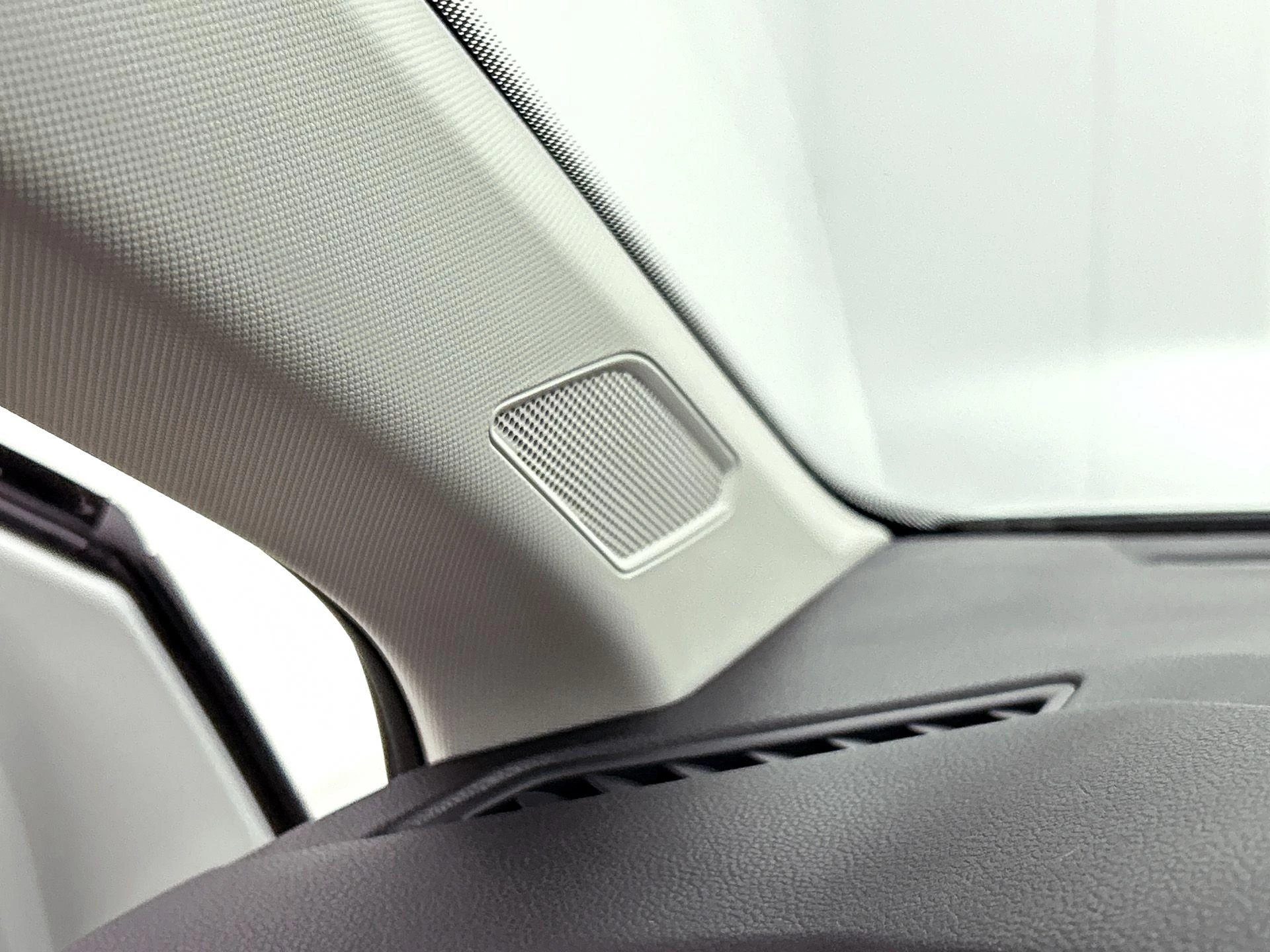 Volkswagen-Polo-image-10