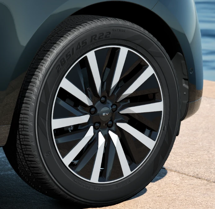 Land Rover-Range Rover-image-4