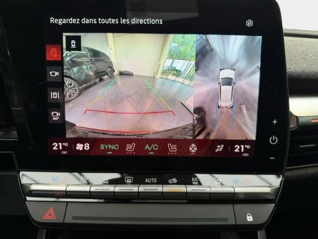 Renault-Megane E-Tech-image-12