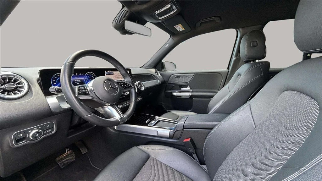 Mercedes-Benz-EQB-image-9