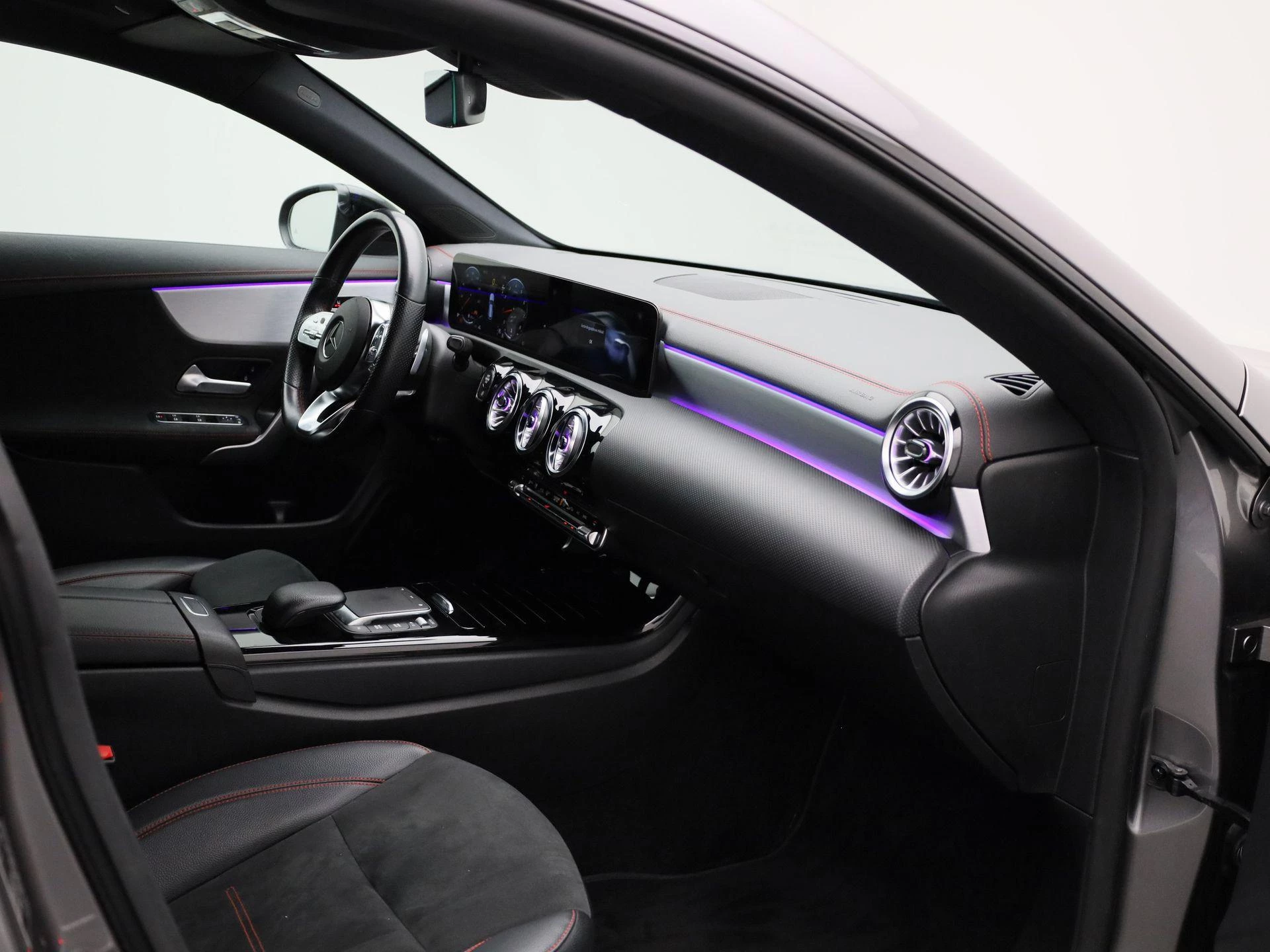 Mercedes-Benz-CLA-image-31