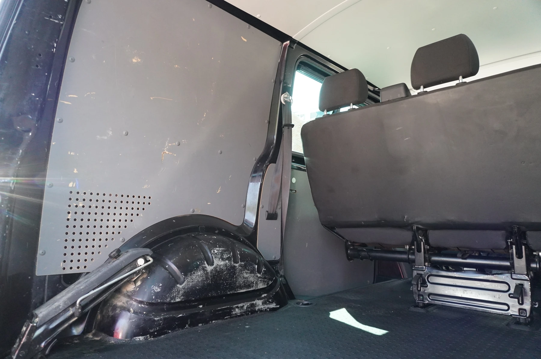 Volkswagen-Transporter-image-12