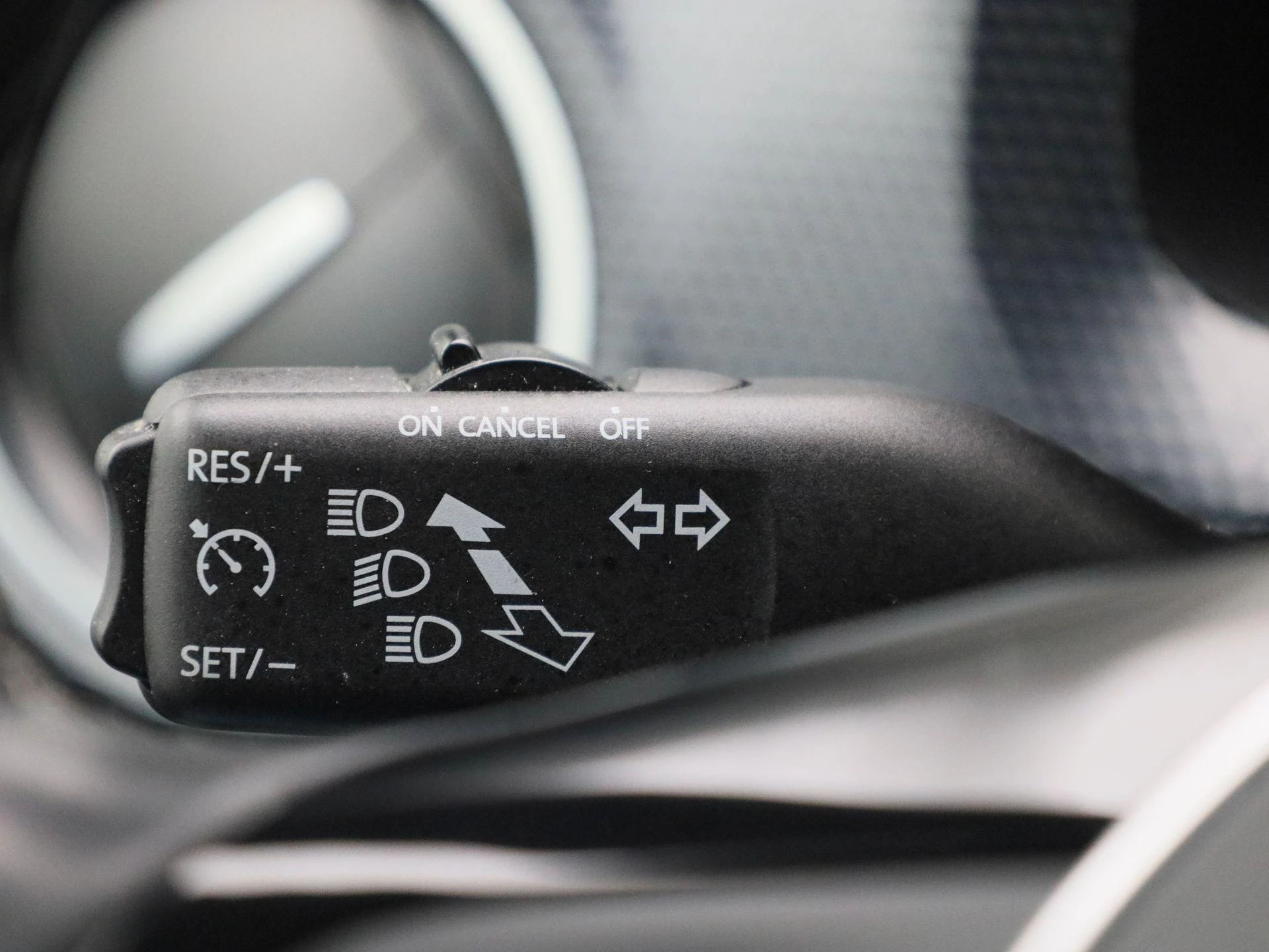 Volkswagen-up!-image-19
