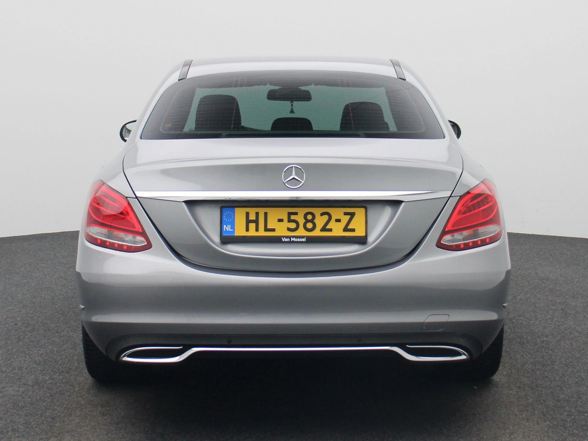 Mercedes-Benz-C-Klasse-image-4