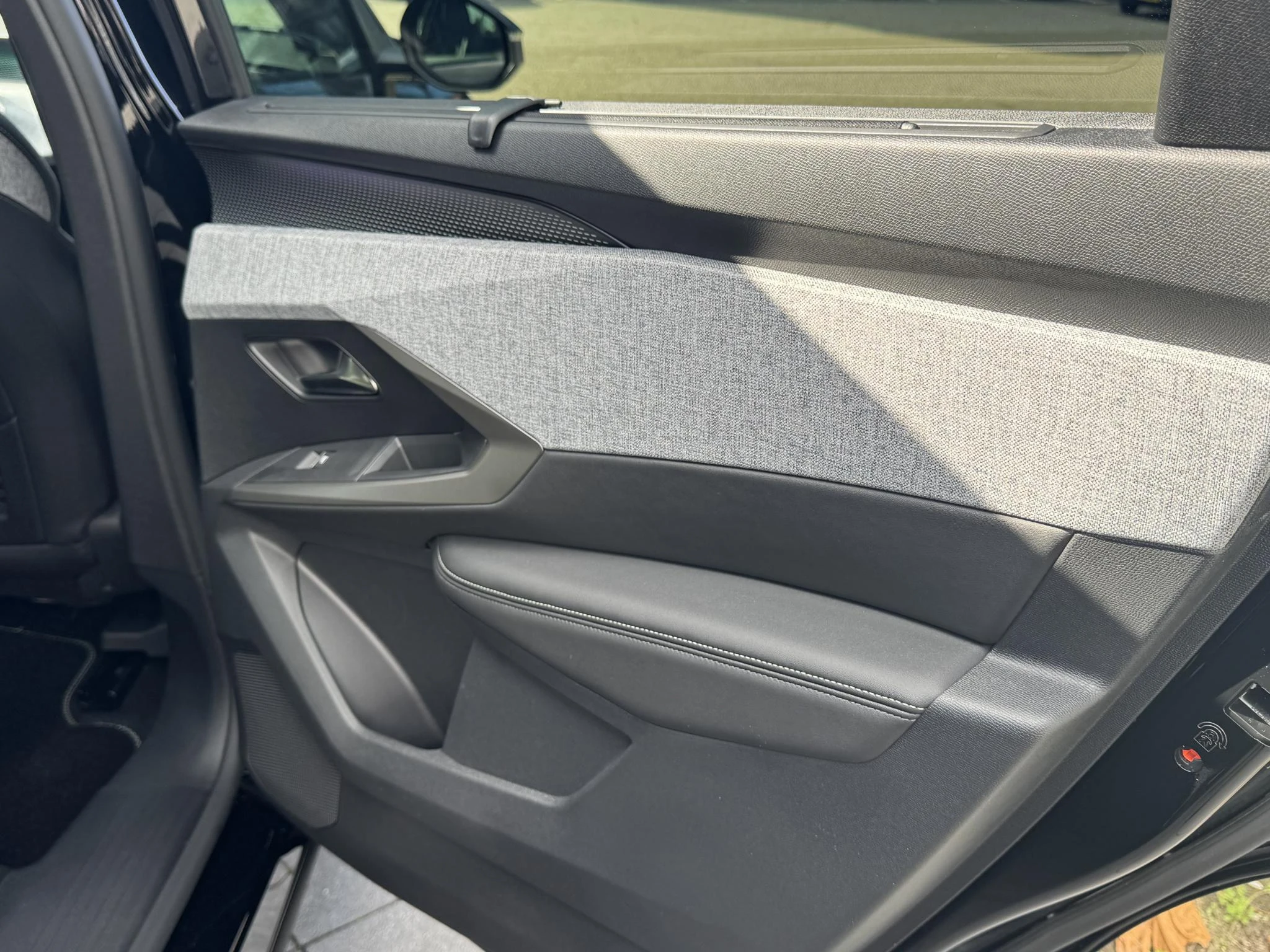 Peugeot-e-5008-image-44