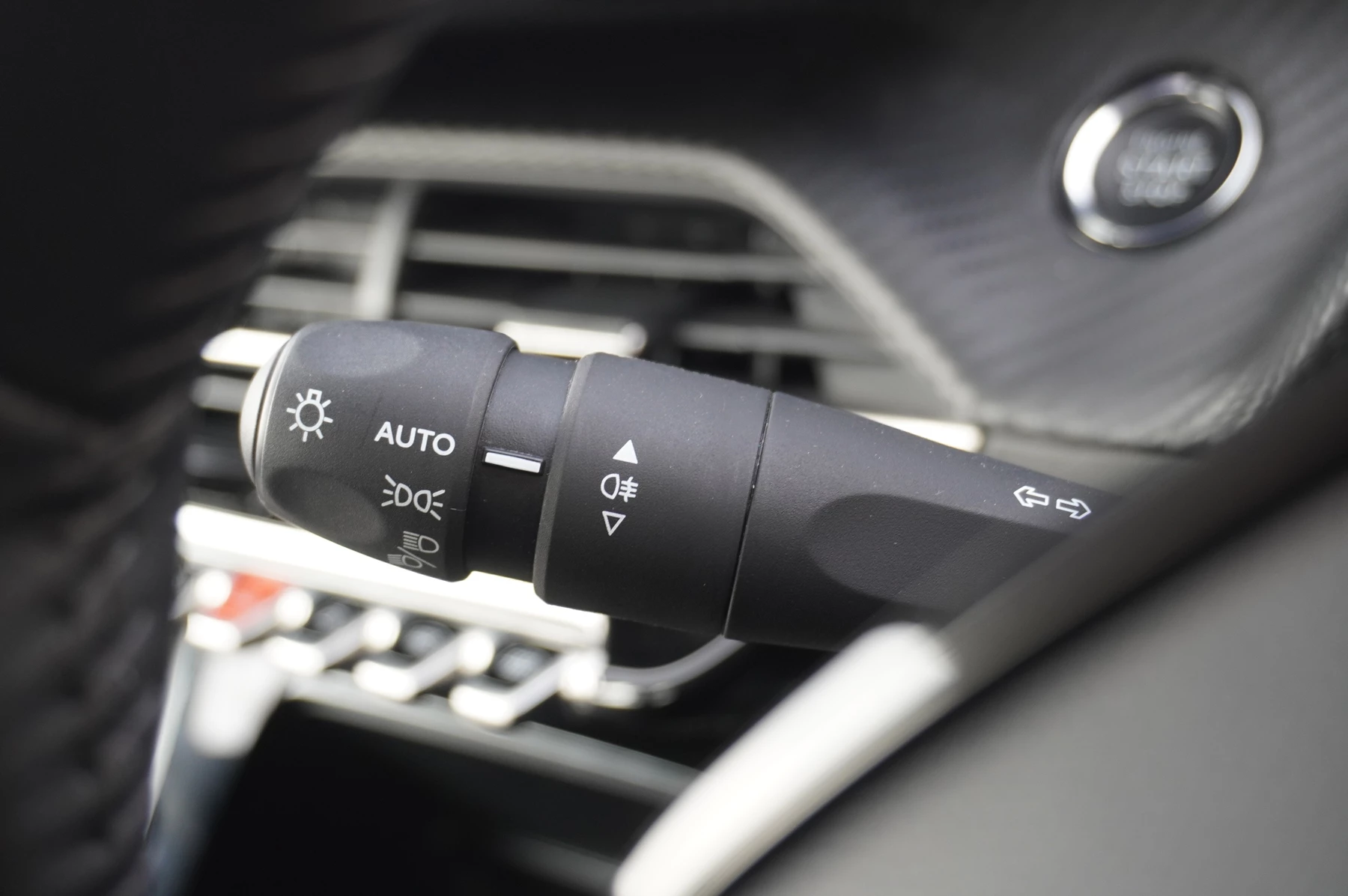 Peugeot-208-image-24