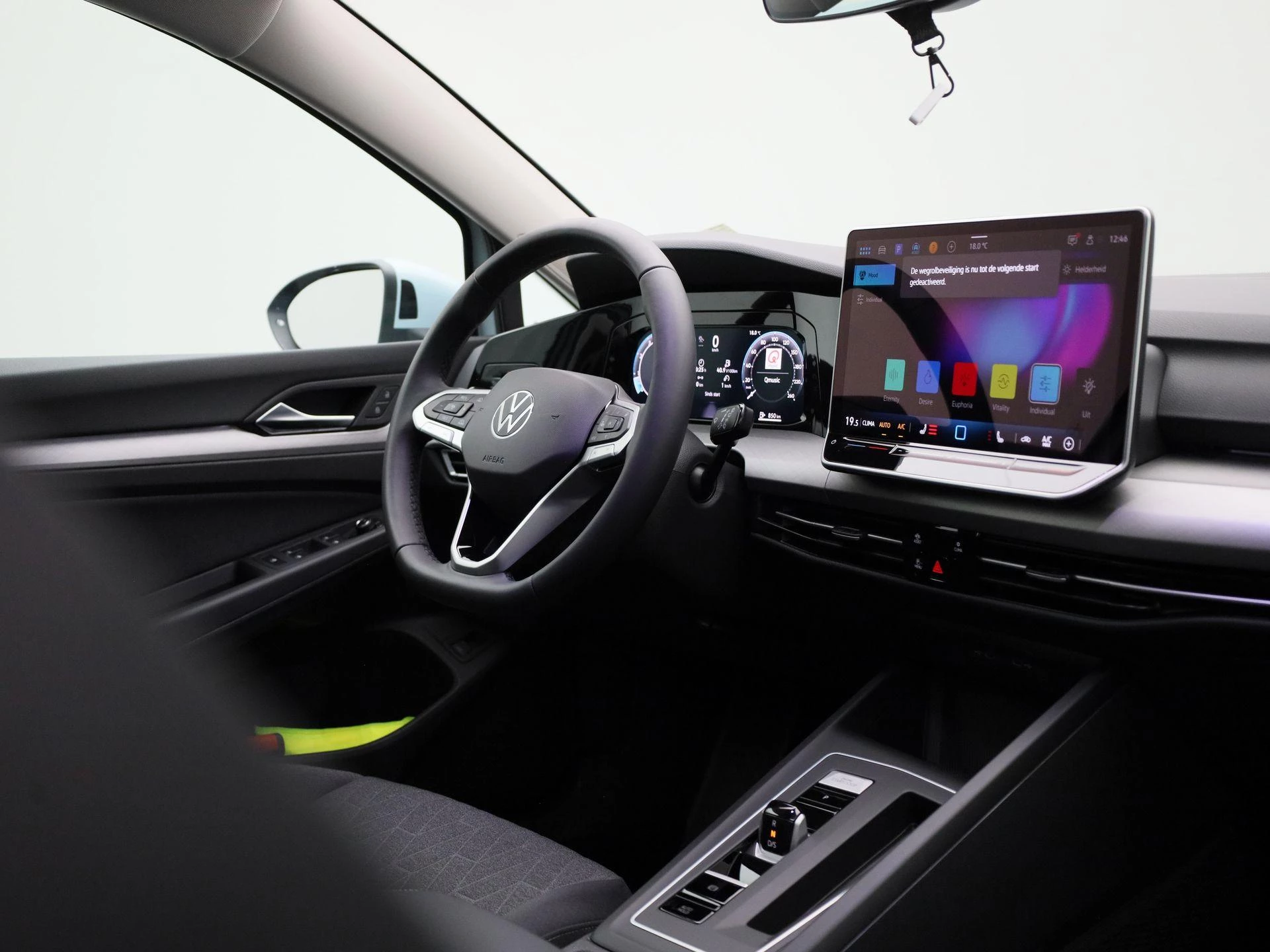 Volkswagen-Golf-image-34