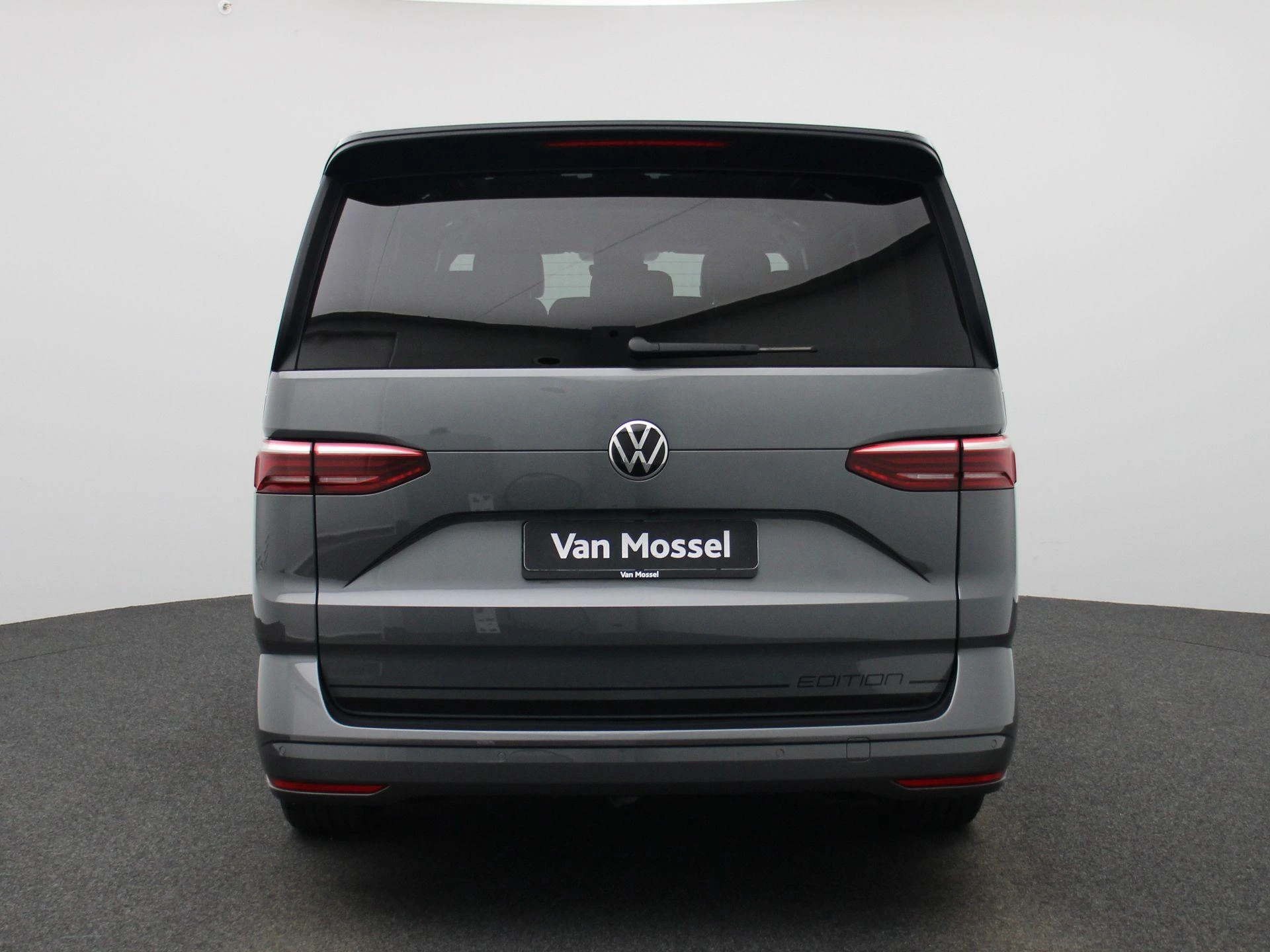 Volkswagen-Multivan-image-5