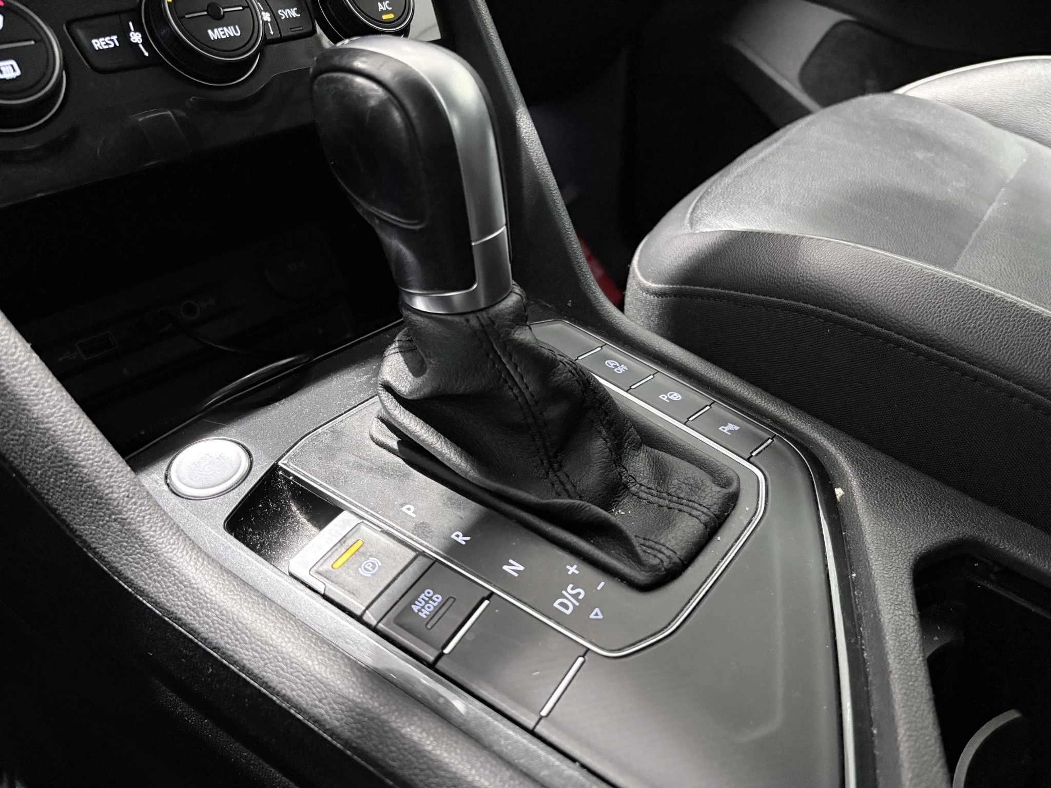 Volkswagen-Tiguan-image-28