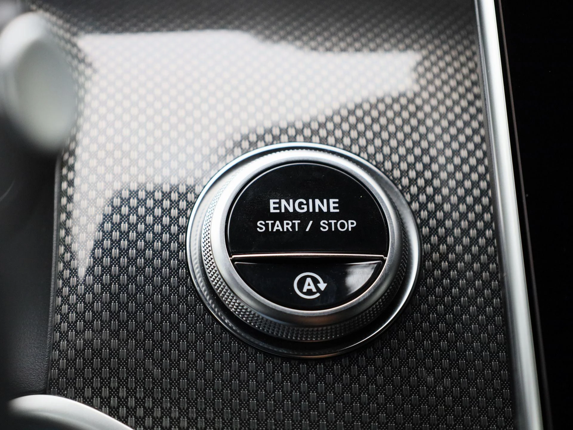 Mercedes-Benz-GLC-image-21