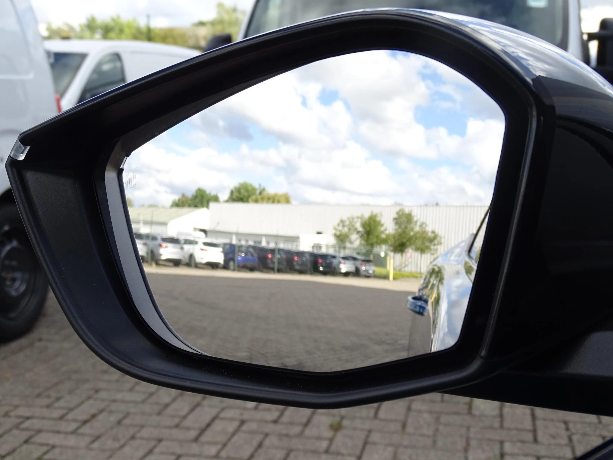 Peugeot 408 1.6 Hybrid 225 S&S EAT8 First Edition