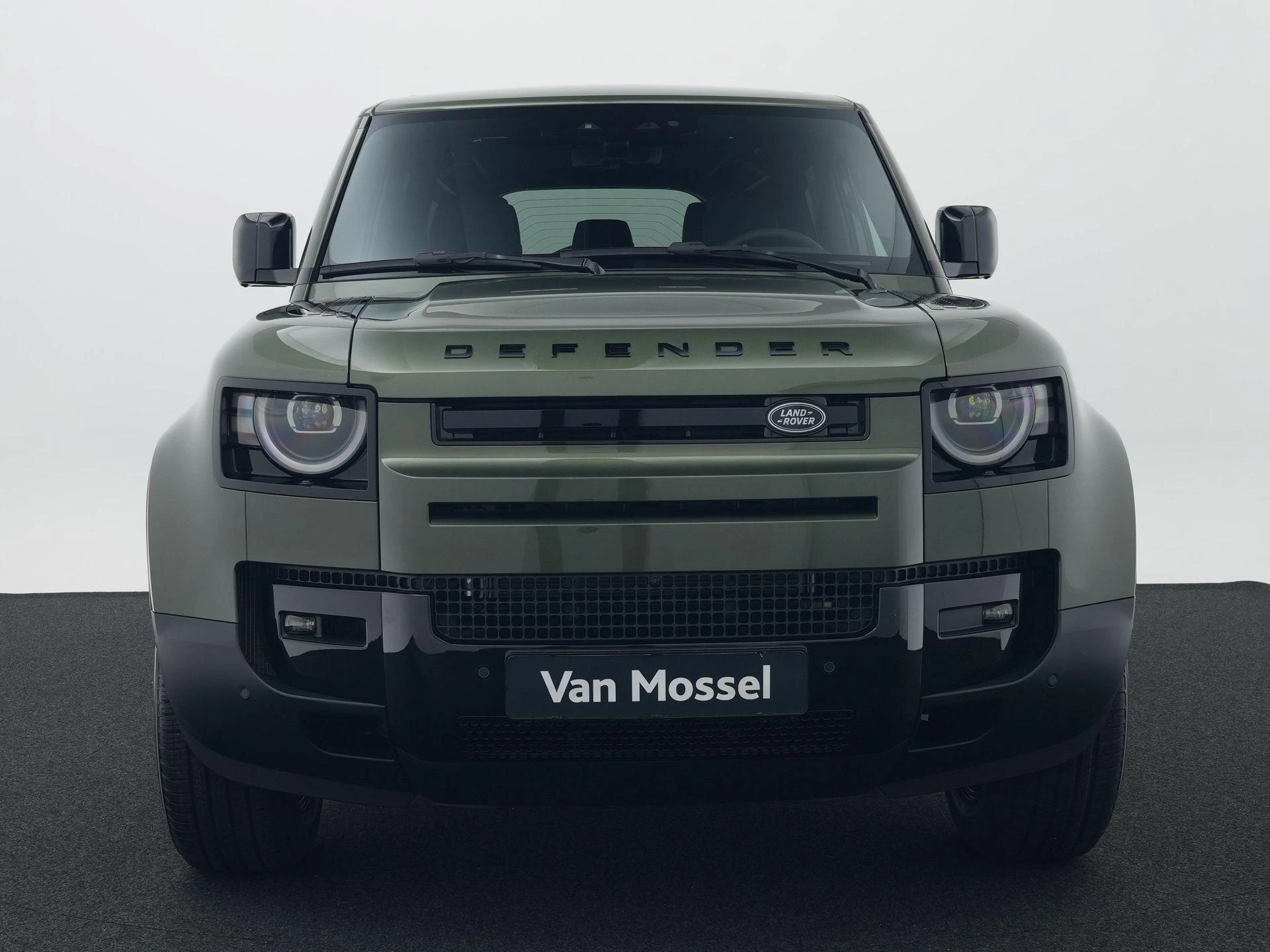 Land Rover-Defender-image-3
