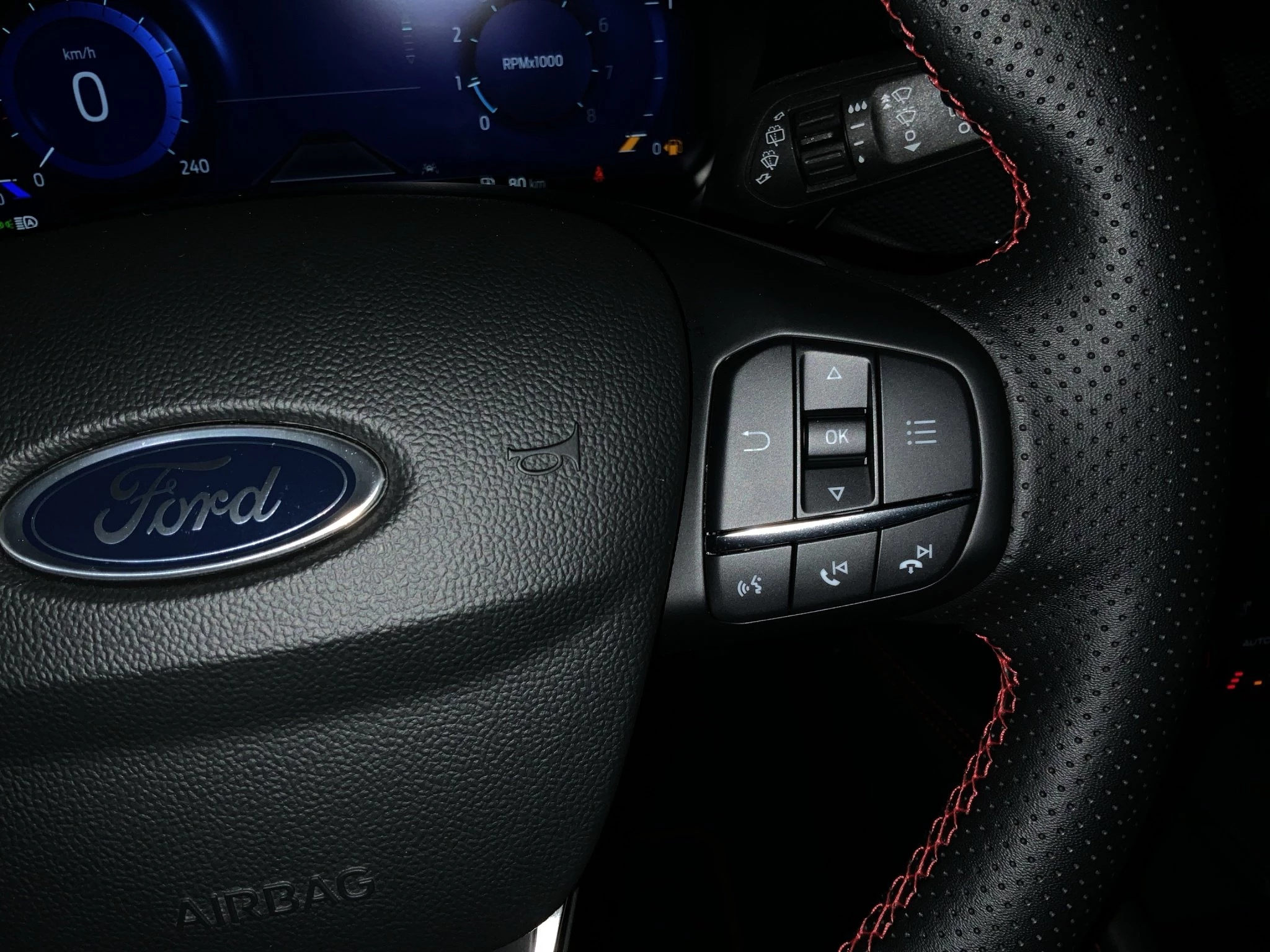Ford Kuga ST-Line X*PANO*AHK*KAM*ACC*NAVI*SOUND-SYS.