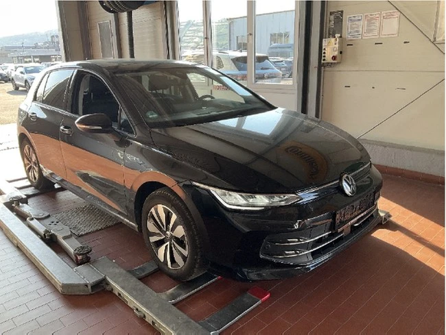 Volkswagen Golf VIII 1.5 eTSI DSG Goal Pano, AHK, Rear-View