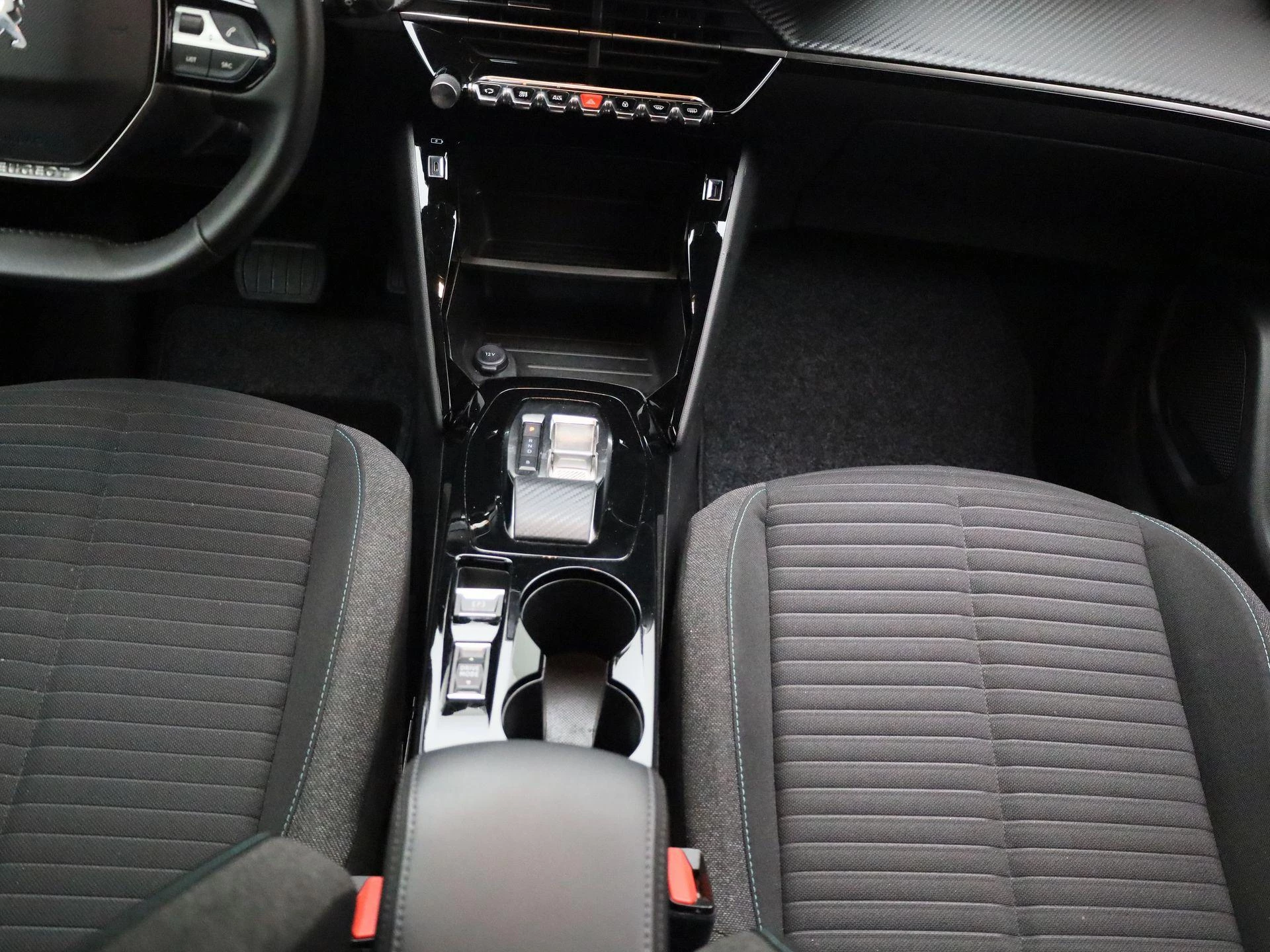 Peugeot-e-2008-image-9