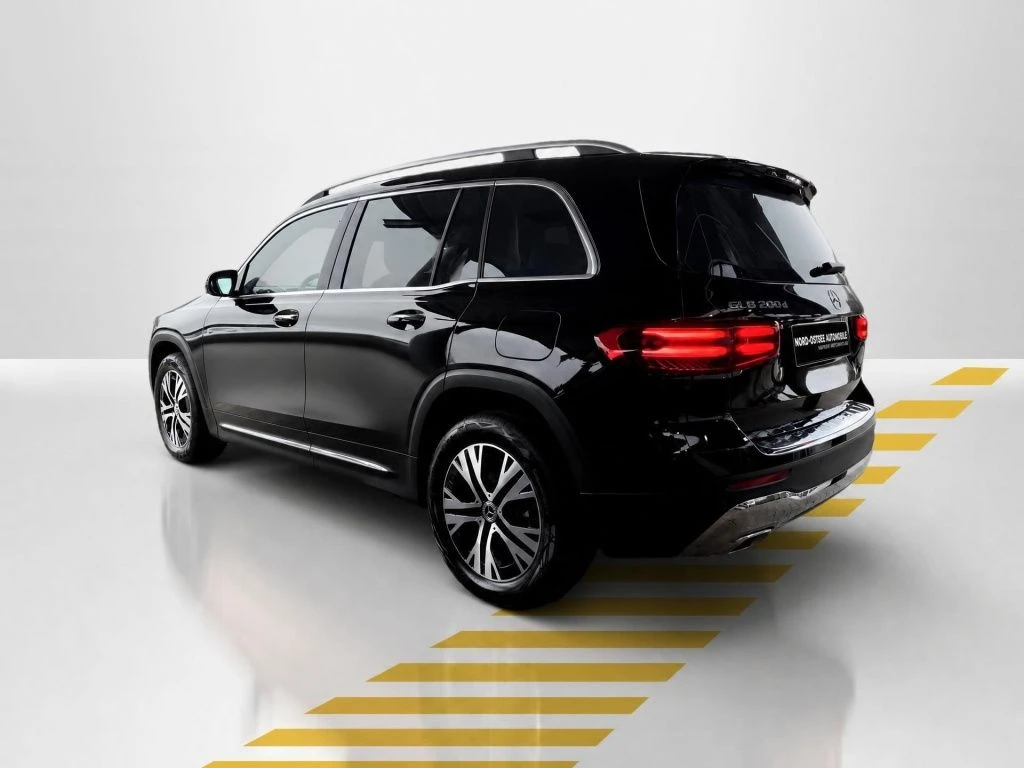 Mercedes-Benz-GLB 200 d-image-12