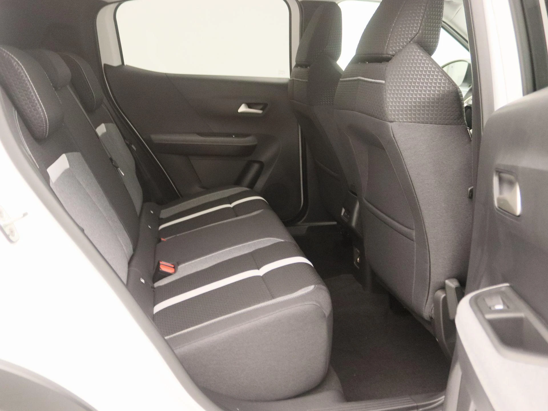 Opel-Frontera-image-23