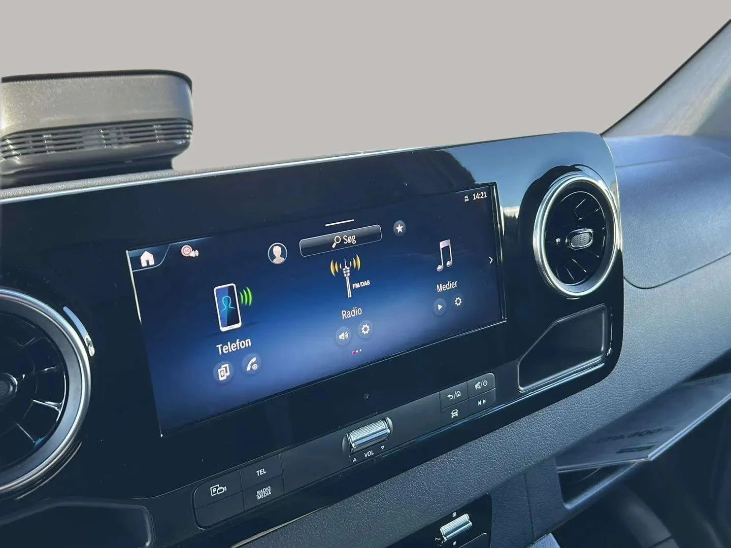 Mercedes-Benz-Sprinter-image-14