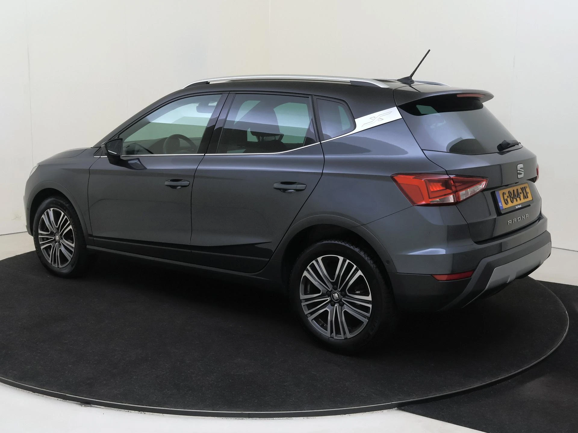 SEAT-Arona-image-2