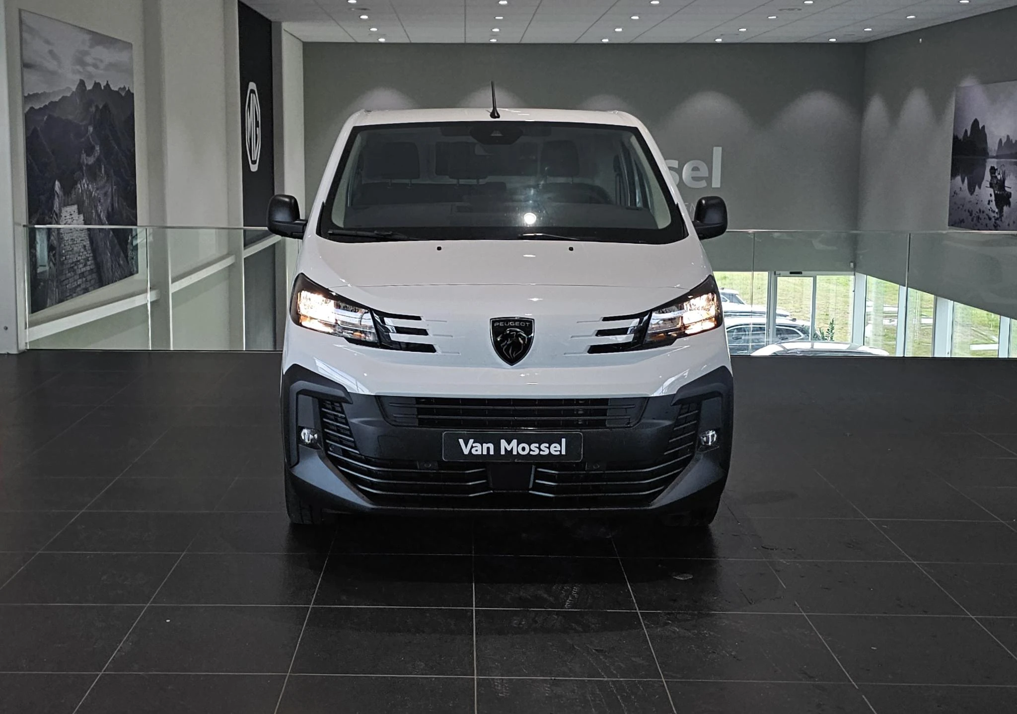 Peugeot-e-Expert-image-1