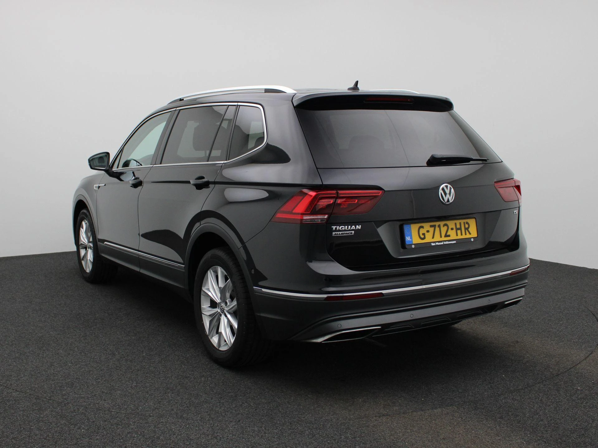 Volkswagen-Tiguan Allspace-image-1