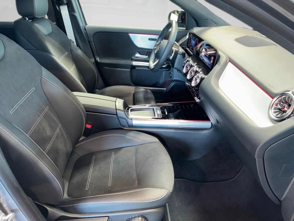 Mercedes-Benz-GLA 200 d-image-15
