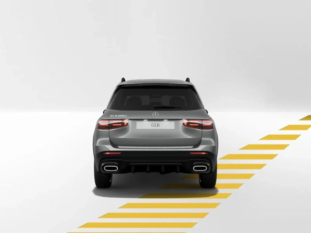 Mercedes-Benz-GLB 200 d-image-5