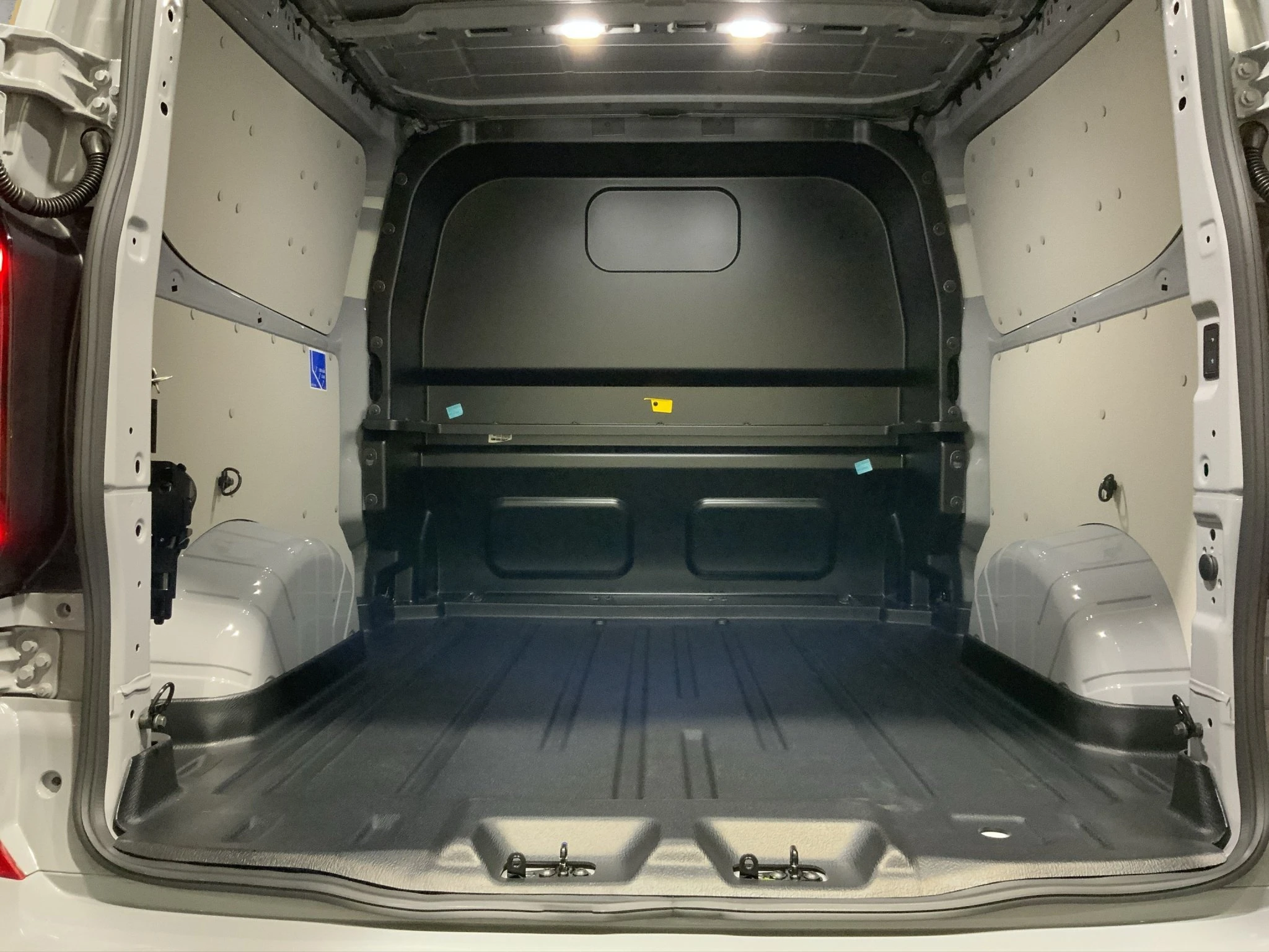 Ford-Transit Custom-image-16