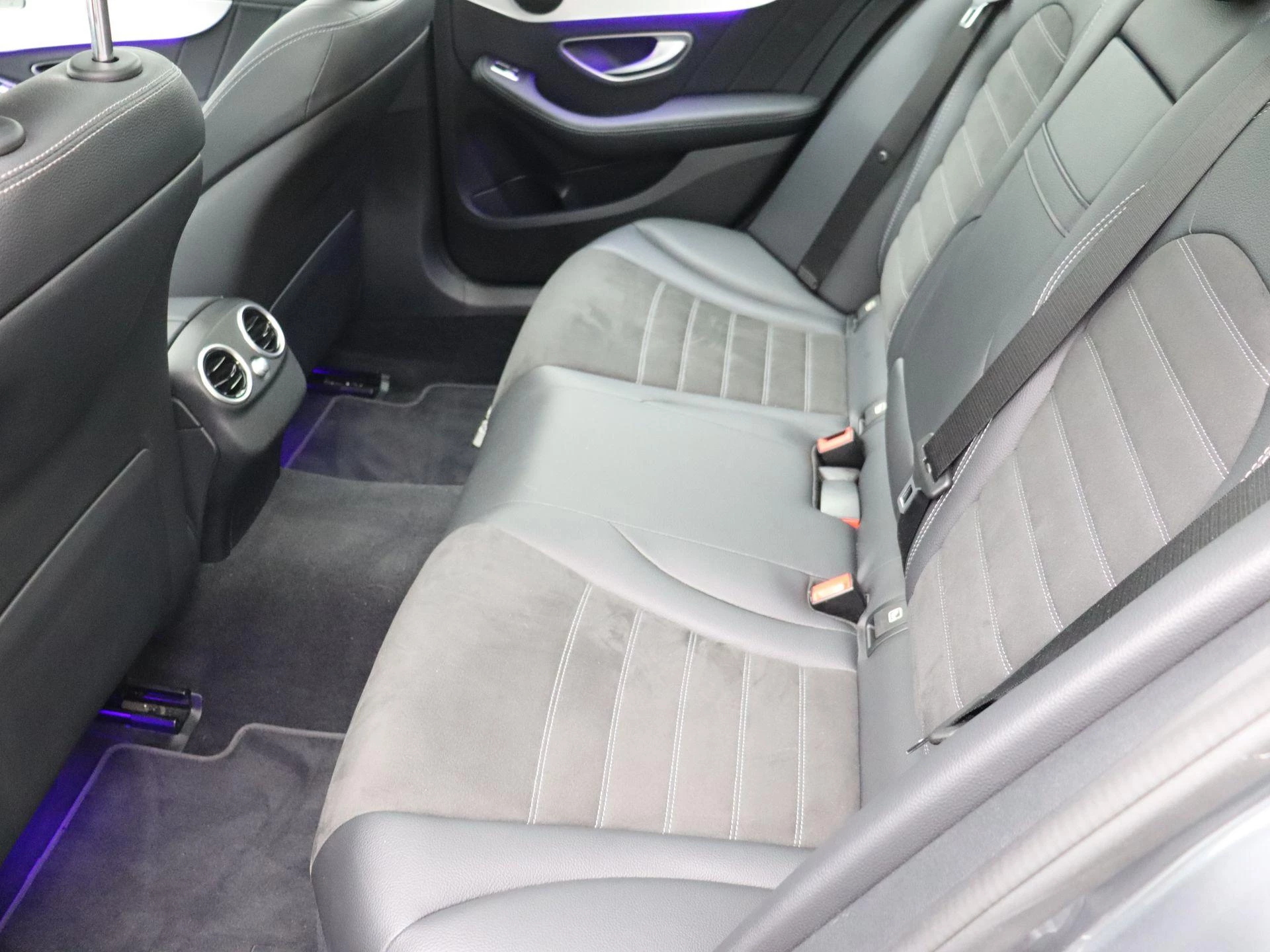 Mercedes-Benz C-Klasse 200 AMG LINE BERLINE + CARPLAY + PANORAMISCH DAK + MULTIBEAM LED +