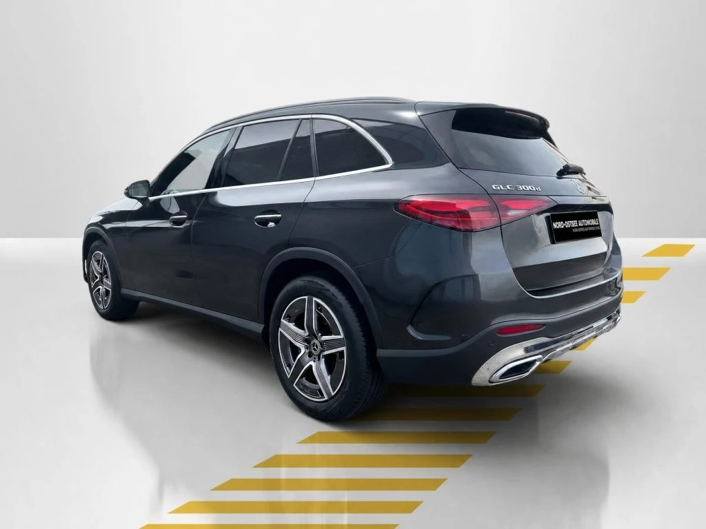 Mercedes-Benz-GLC 300 d-image-12