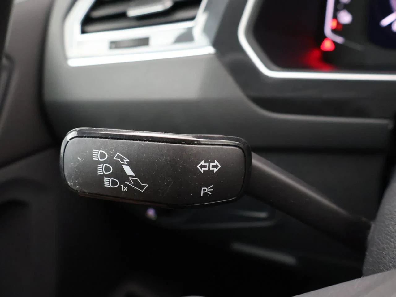 Volkswagen-Tiguan-image-13