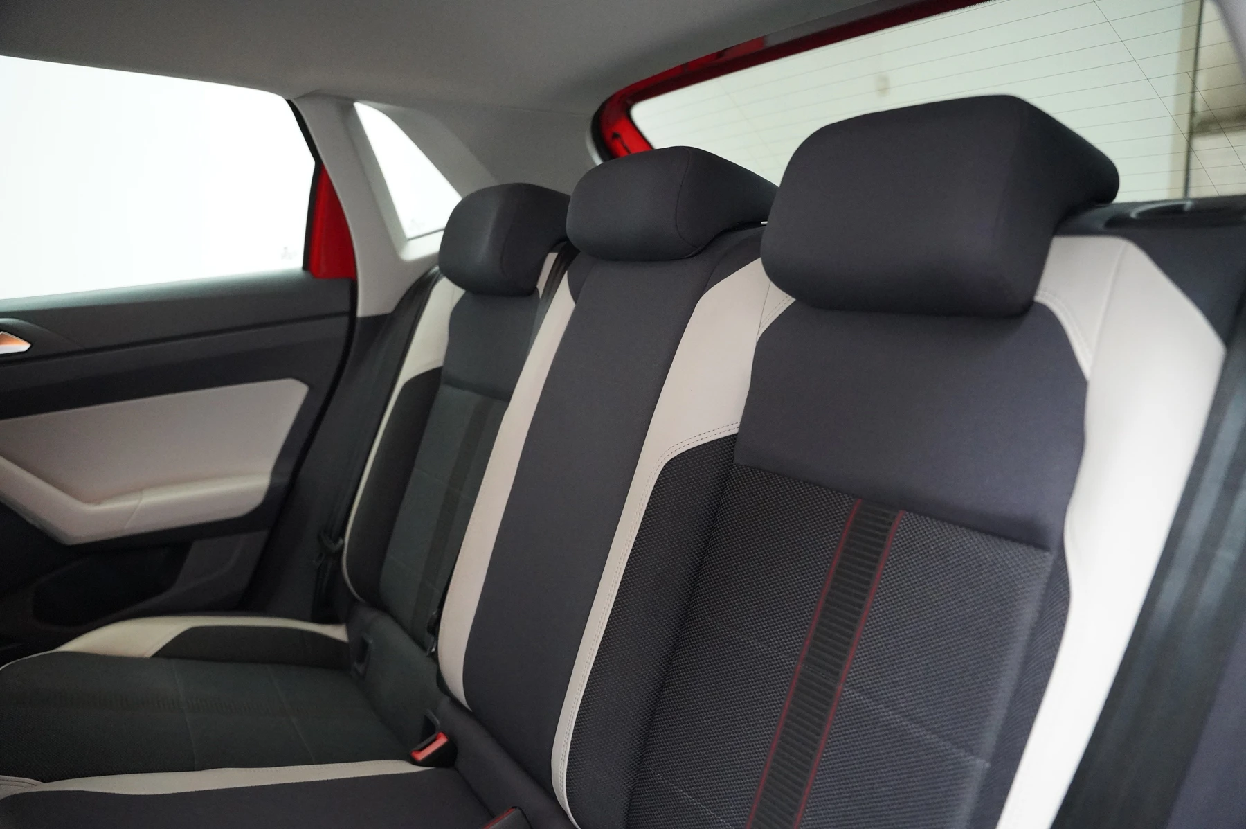 Volkswagen-Polo-image-10