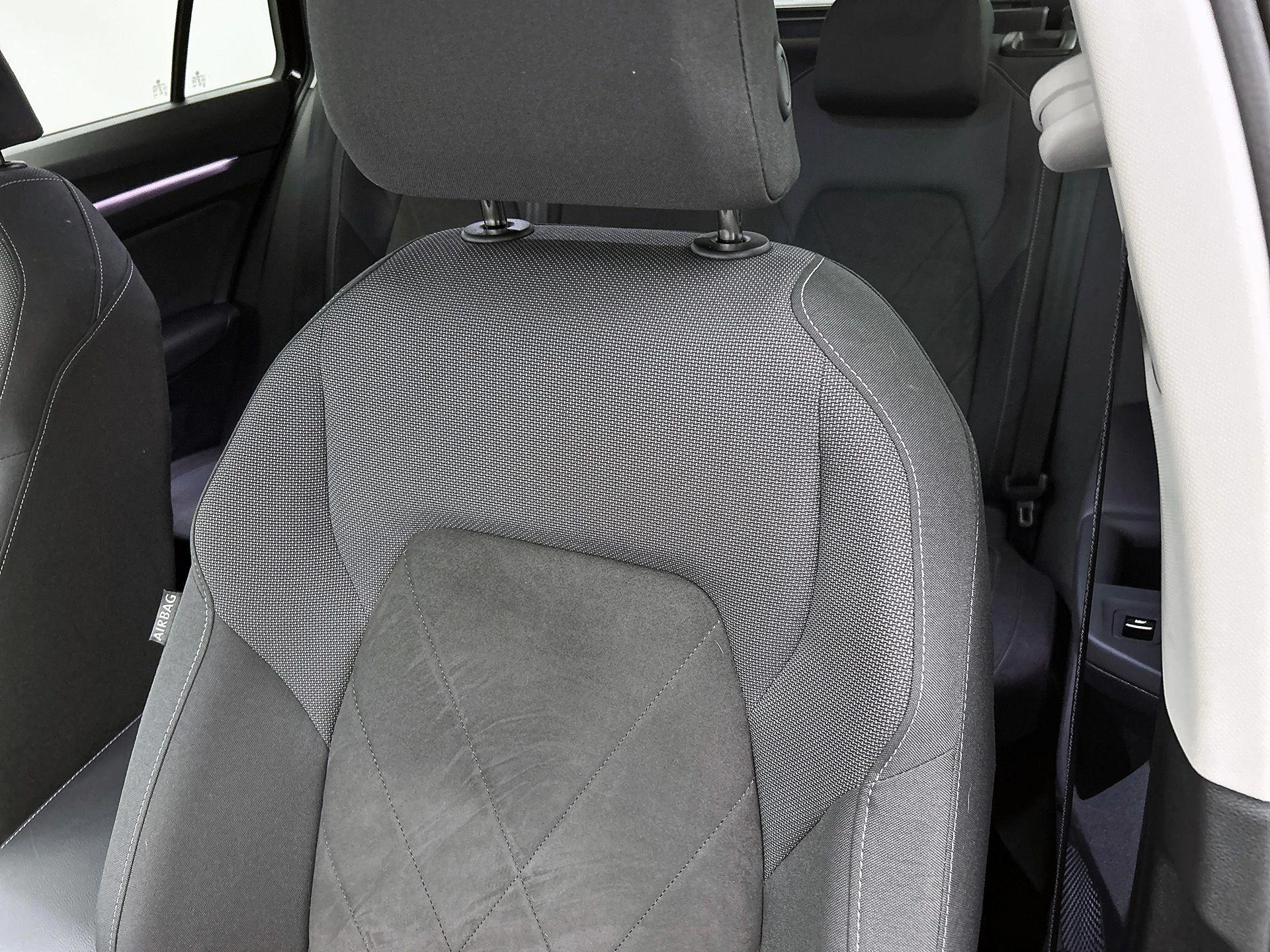 Volkswagen-Golf-image-18